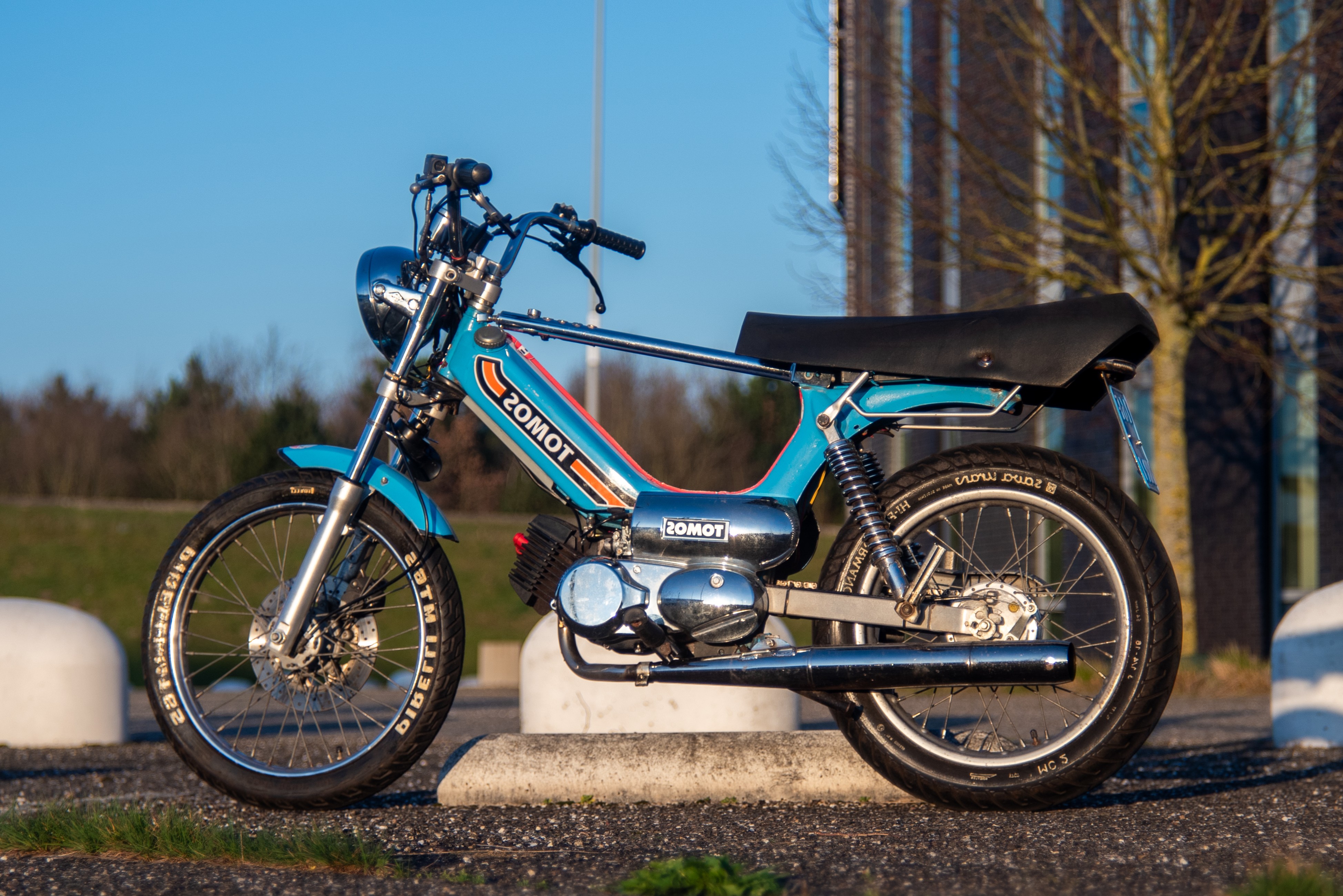Tomos